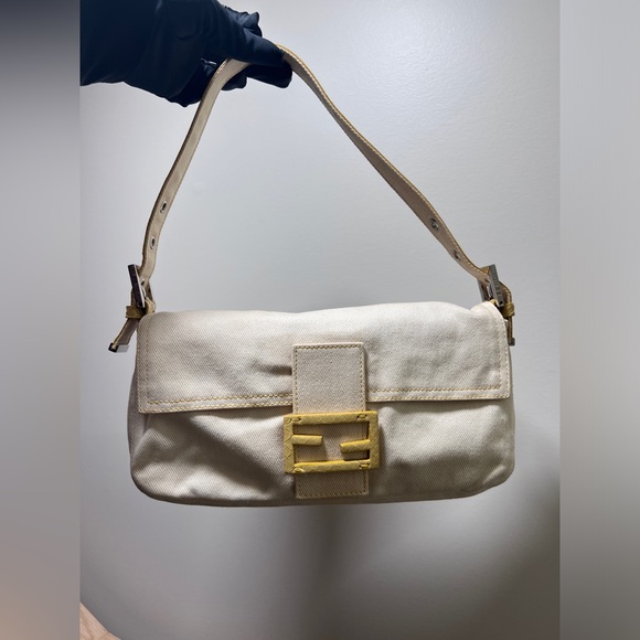 Auth🤍Vintage Fendi baguette. White/Beige.🐍Snakeskin - Picture 14 of 17